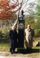 Klaus Niebel y José Antonio Arana en el parque Europa de Guernica, en el homenaje a Humboldti